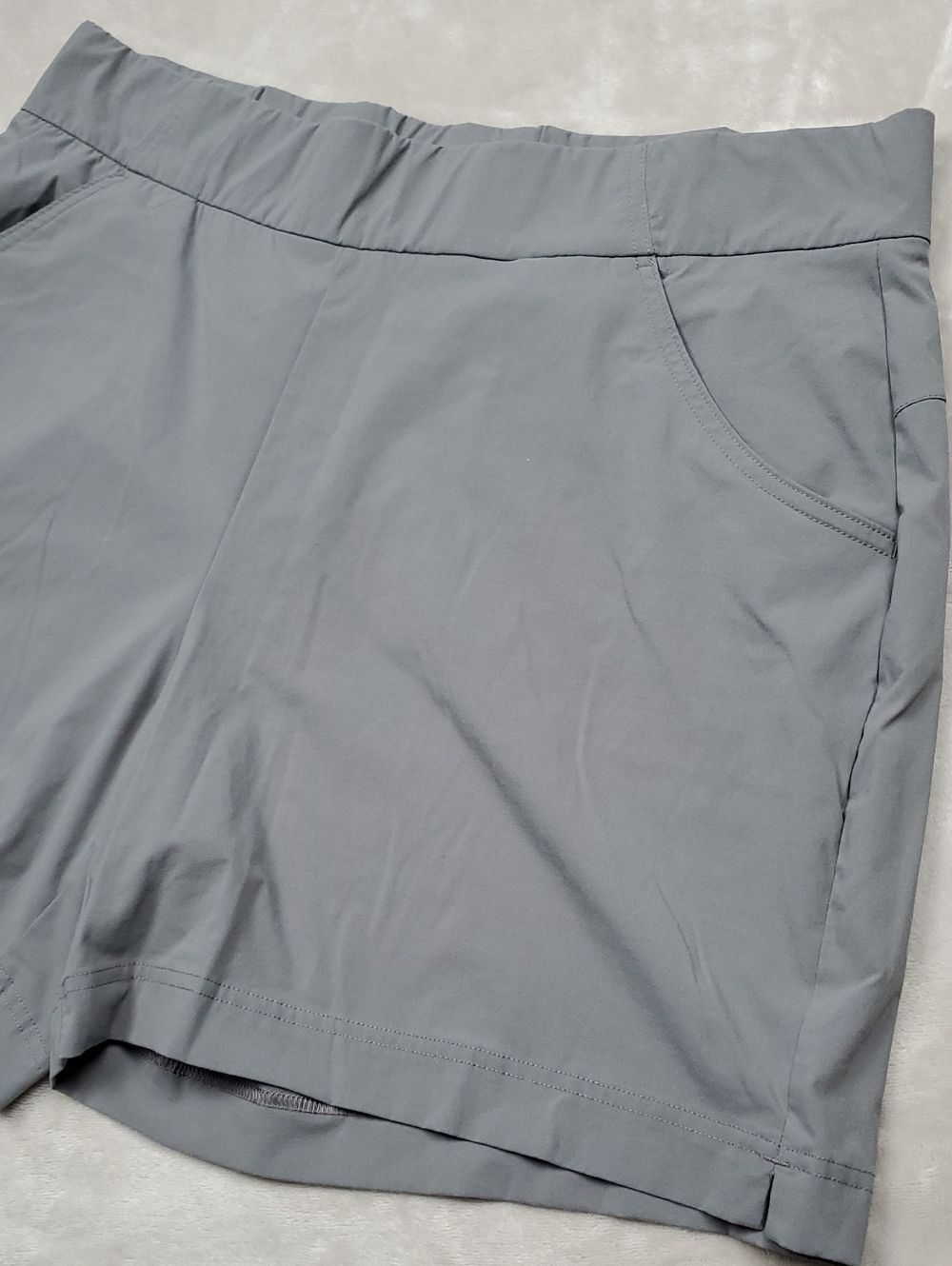 Columbia | Women's Size 1X | Light Gray Trek Athletic Shorts